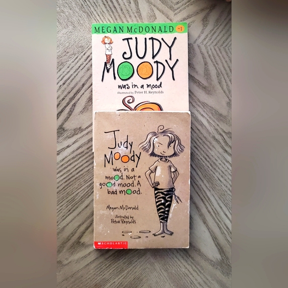 2 Judy Moody books - Picture 2 of 4